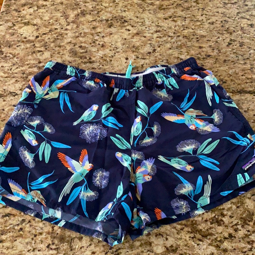 NWT Patagonia 5 inch Baggies size Large (navy)